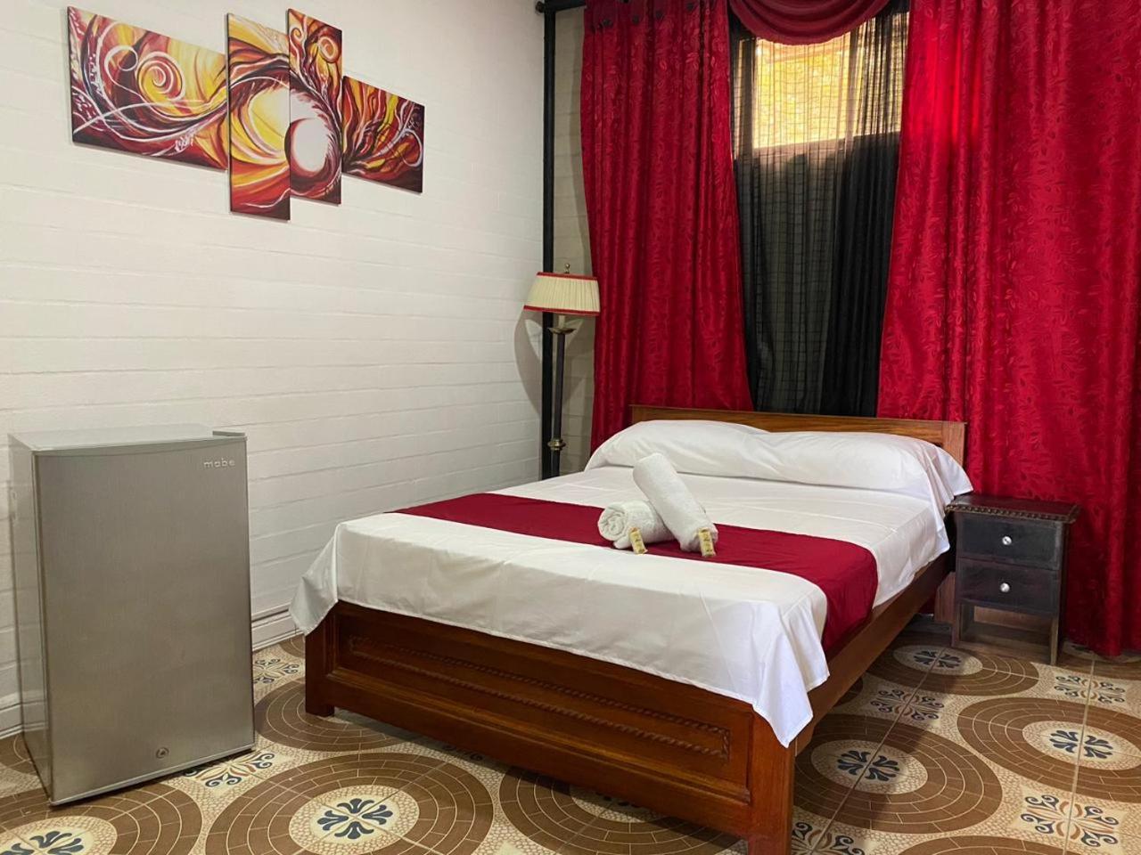Hollywood Paradise Hotel Rionegro Eksteriør billede