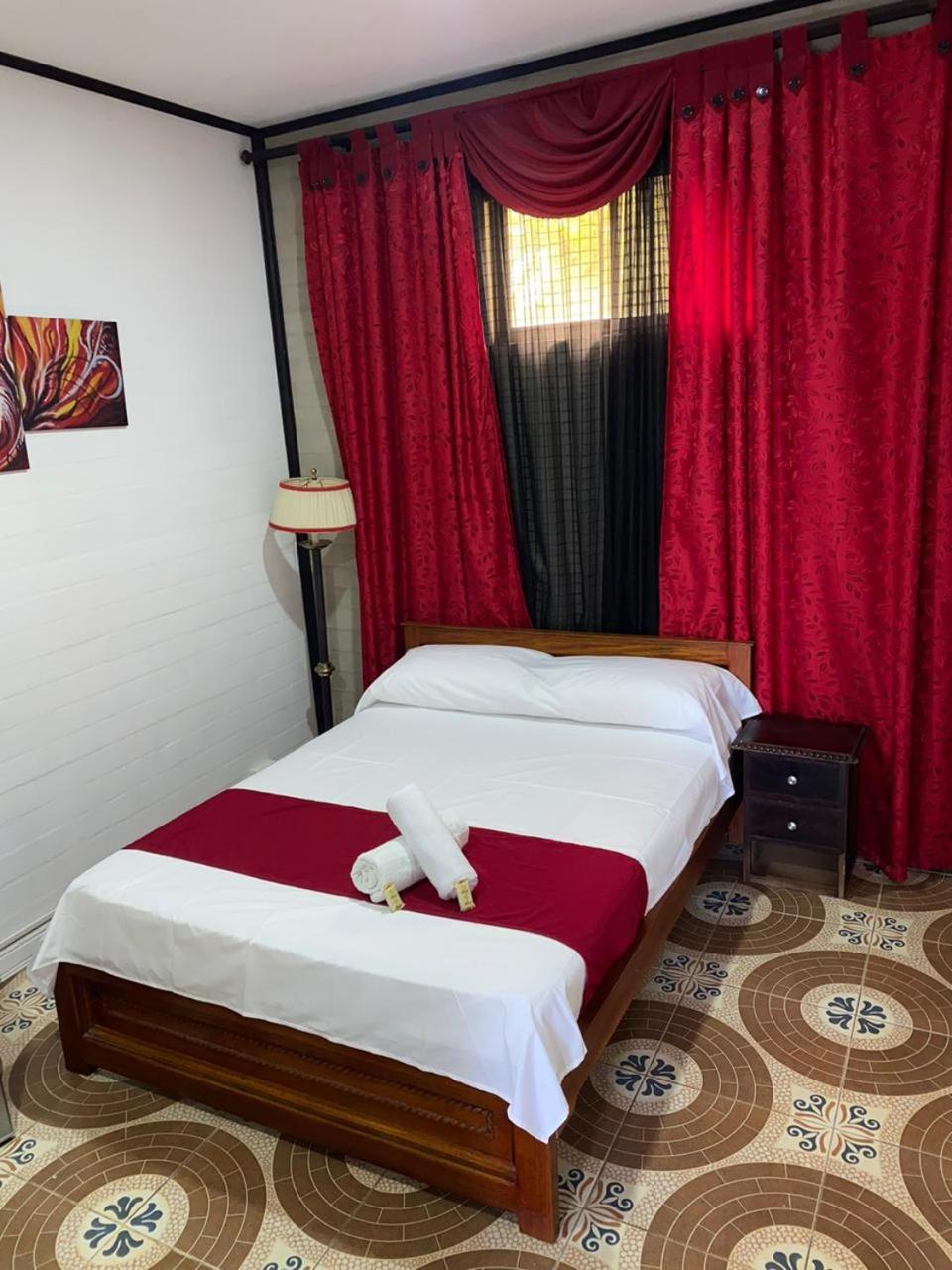 Hollywood Paradise Hotel Rionegro Eksteriør billede